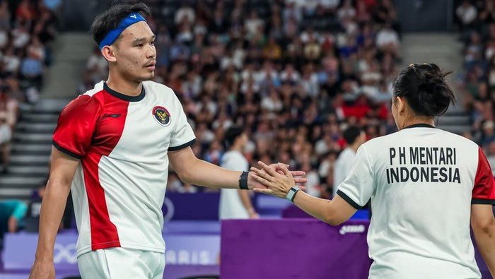 Rinov Rivaldy/Pitha Haningtyas Mentari dikalahkan unggulan pertama Zheng Siwei/Huang Yaqiong di laga kedua fase grup Olimpiade 2024 (Foto: PBSI/Badmintonphoto/Mikael Ropars)